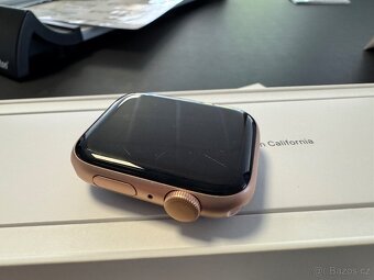 Apple Watch SE 44mm Gold (zlaté), hliníkové + NOVÝ Řemínek - 6