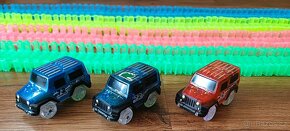 Svítící autodráha + 3 led autíčka - 6