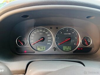 VOLVO V40 - 6
