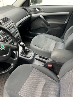 PRODEJ AUTOMOBILU ŠKODA OCTAVIA 8B6 0183 - 6
