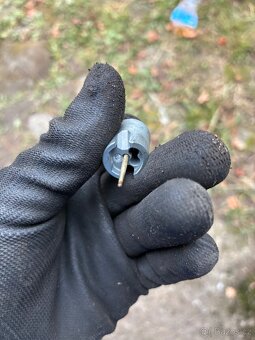 Originálni karburátor na Manet Korádo - 6