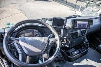 Iveco Trakker 400 - 8x4-Mix–kapacita 7m³+Transportní rameno - 6