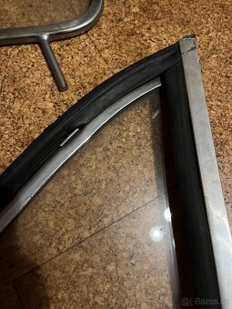 Škoda Octavia apod. - větrací okna včetně originál těsnění - 6