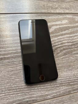 Apple iPhone 8 64GB černý - 6