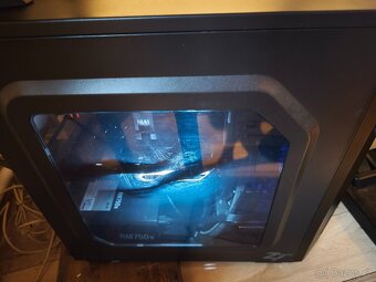 AMD Ryzen 7 5700x / 32 GB RAM DDR4 / RTX 4070 12 GB - 6