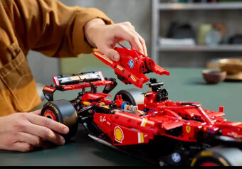 Nová stavebnice Vozu F1 Ferrari SF 24 - 6