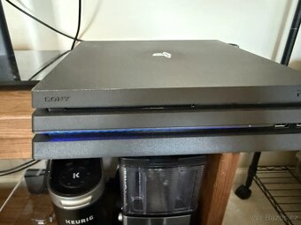 PlayStation 4 Pro 1TB + 3 ovladače + 9 her - 6