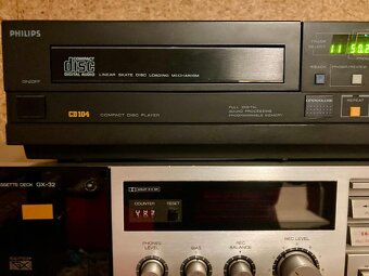 Philips CD 104 versus Philips CD 304 - 6