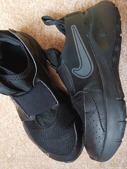 Tenisky černé zn."NIKE" vel."33.5" - 6