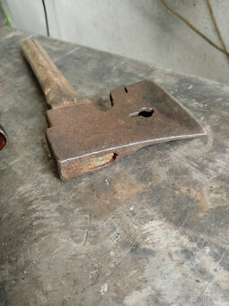 tesařské sekery - 6