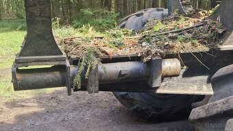 Vyvážecí souprava JOHN DEERE 1110E - 6