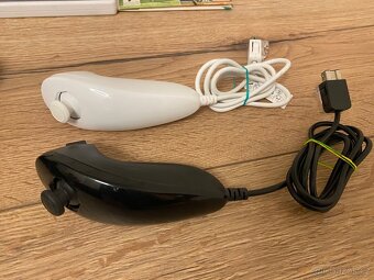 Herní konzole Nintendo Wii s příslušenstvím + 4 hry - 6