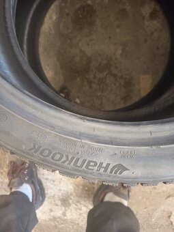 Zimní pneu 235/40 r19 - 6