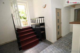 Pěkný prostorný byt 2+1 v přízemí cihlového domu se samostat - 6