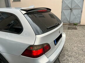 Spoiler - prodloužení střechy BMW 5 - E61 - černý lesk - 6