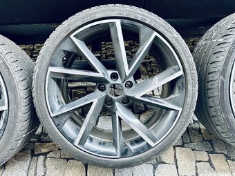 Originál kola VEGA 8,0J x 19“ ET45 s pneu 235/35 R19 Superb - 6