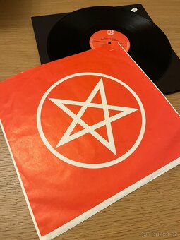 Mötley Crüe – Shout At The Devil - 6