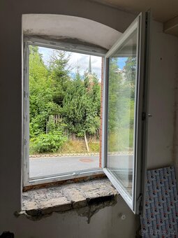 Prodám Plastová okna včetně parapetů a žaluzií - 6