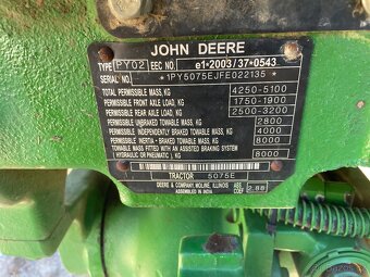 Traktor John Deere - 6
