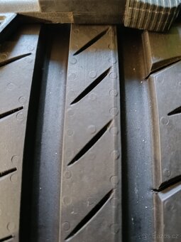 2ks nove letni 205/55/17 Continental - 6
