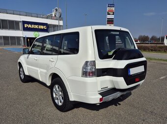 MITSUBISHI PAJERO 3.2DiD 140KW 2016  1 MAJITEL XENON 7 MÍST - 6