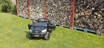 Dětské elektrické autíčko TOYOTA HILUX 2 místné - 6