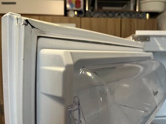 Vestavná NoFrost chladnička Whirlpool, pojezdy - 6