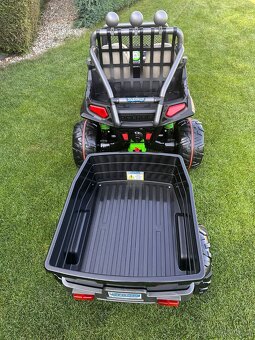 Dvoumístné dětské elektrické vozítko italské firmy Peg-Péreg - 6