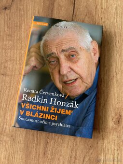 Kniha Všichni žijem v blázinci - 6