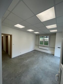 Hala včetně administrativy. - 6