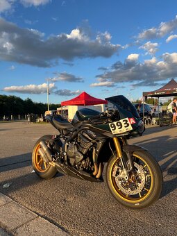 TRIUMPH SPEED TRIPLE 1200 RR - 6