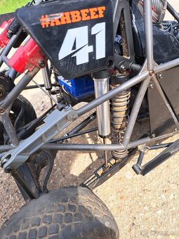 Prodám Traxxas UDR, nabíječka + 2 baterie a nové kola - 6