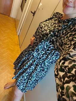 Elegantní šaty s volány - 6