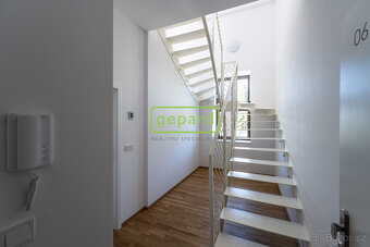 Prodej bytu 2+kk, 59,7m2, parkovací stání, sklepní kóje v pr - 6