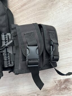 Prodám airsoft. taktický nosič plátů v černém provedení - 6