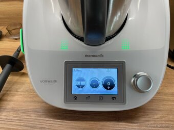 Vorwerk Thermomix TM5 + příslušenství - 6