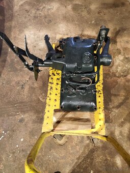 Víko hydrauliky 7011 - 6