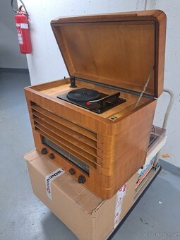 Retro gramo rádio Tesla Dominant II - s novějším gramofonem - 6