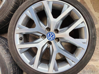 VW originál ALU R17 5x100 + 215/40/17 - 6