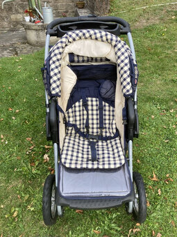 starší kočárek - 6