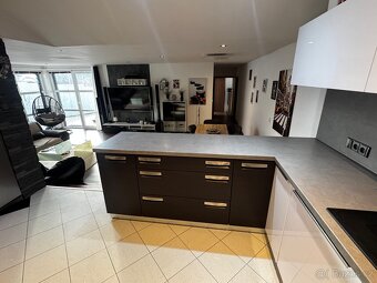 Pronájem-prodej rodinného domu s autodílnou - 6