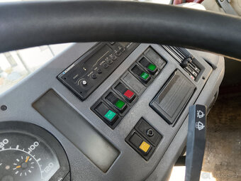 AVIA 80 NOSIČ KONTEJNERŮ - - - 6