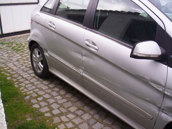 Mercedes-Benz B180 i - 6