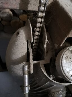 Cz 175 motor - 6