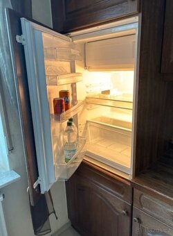 Tmavá rustikální linka se spotřebiči, 5231 - 6