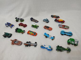 Hot wheels 7 x 20 autíček - rozbalené, nehrané Cena za 20 - 6