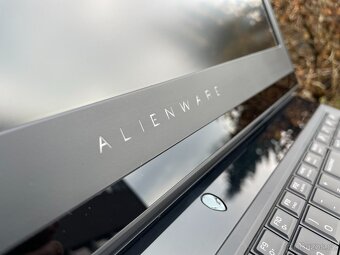 herní Dell Alienware 17 - i7-7820HK, GeForce GTX 1080 8GB - 6
