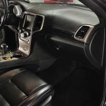 Jeep Grand Cherokee OVERLAND (5.7L V8 HEMI) - 6