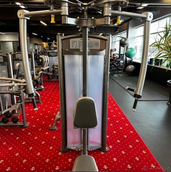 Nabídka posilovacích strojů z našeho fitness klubu - 6