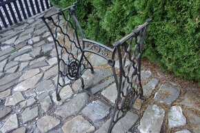 Šicí stroj - nohy - litina - Singer - 6
